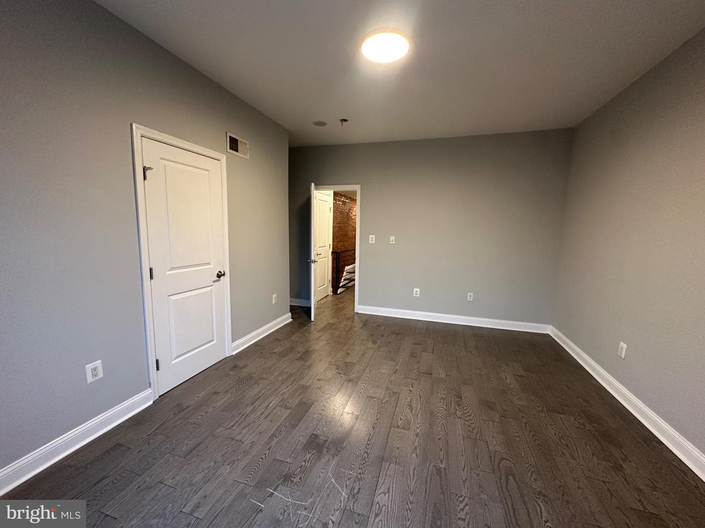 5031 Ludlow Street photo 17