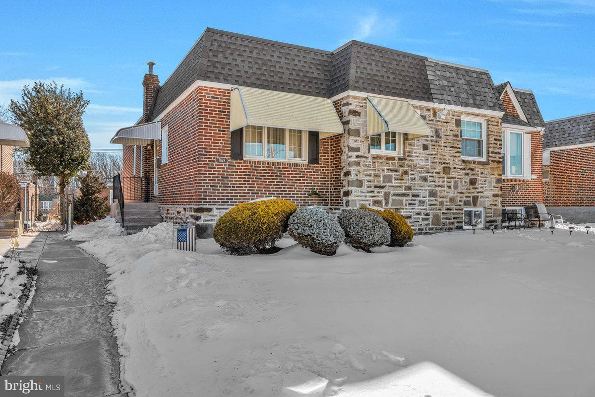 7829 Brous Avenue photo 2