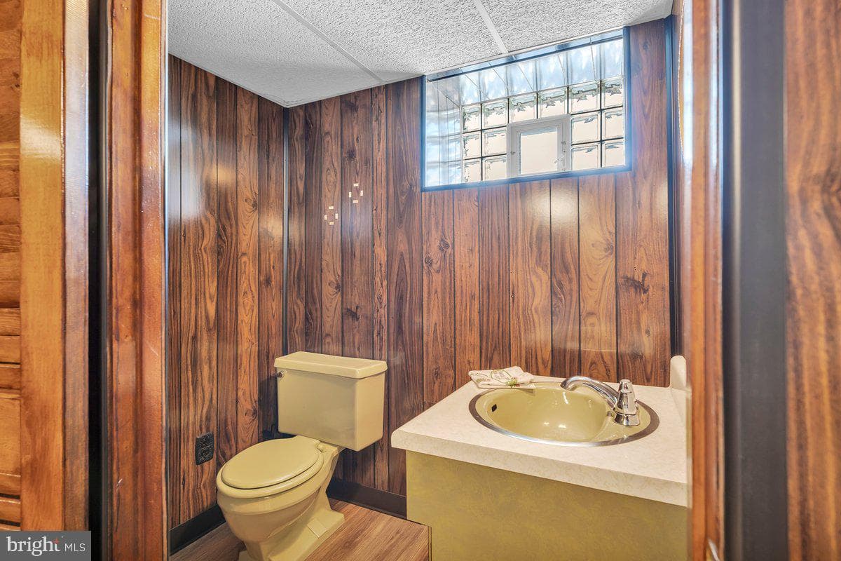 7829 Brous Avenue photo 22