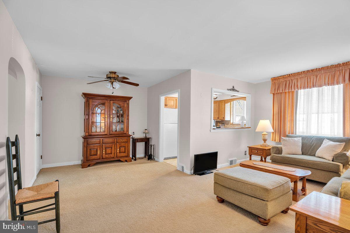 7829 Brous Avenue photo 7