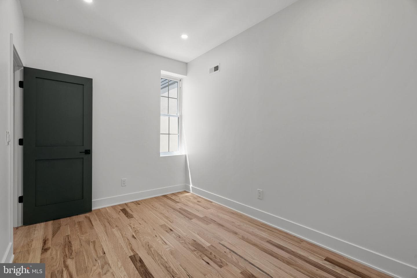 2942 Cecil B Moore Avenue photo 38
