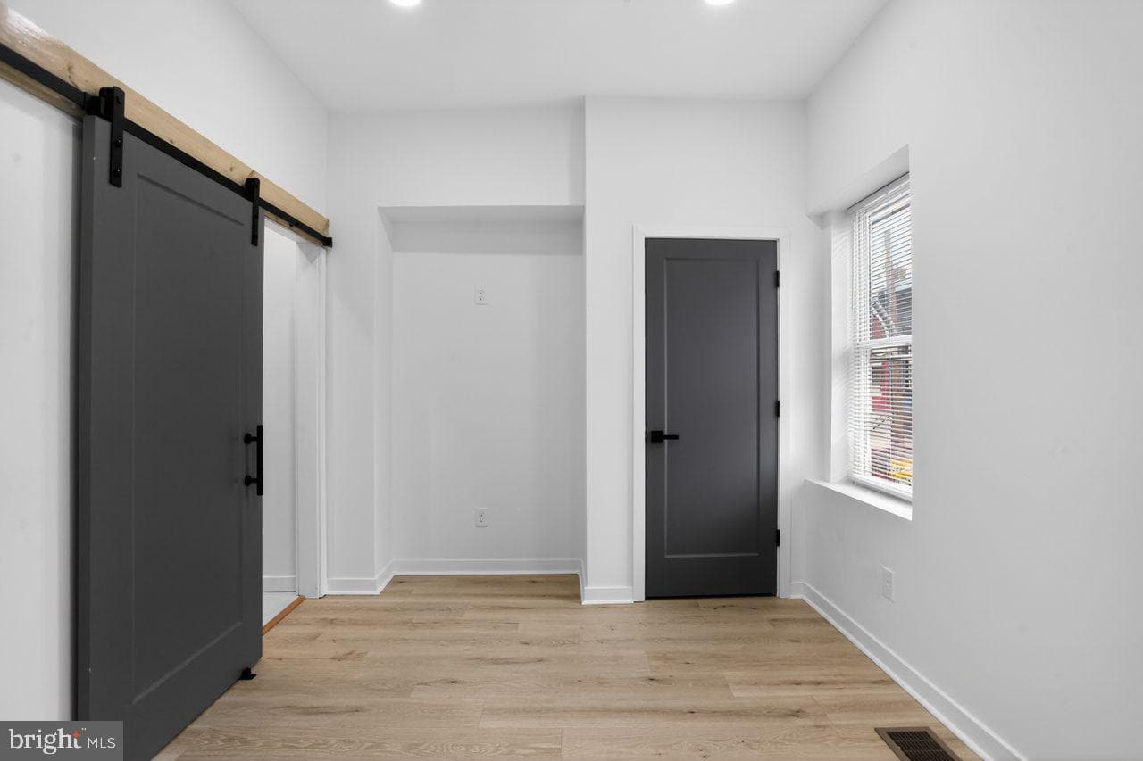 1610 N Dover Street photo 18