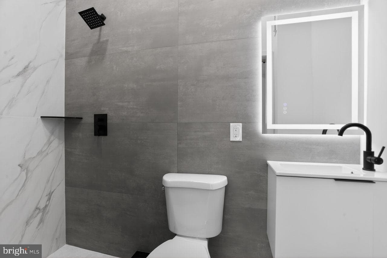 1610 N Dover Street photo 27