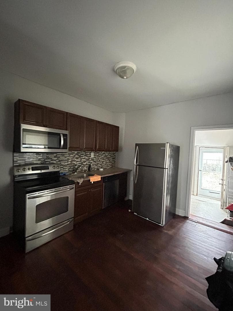 6102 Cedar Avenue photo 3