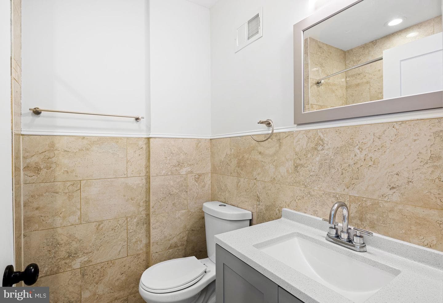 640 Emily Street photo 6