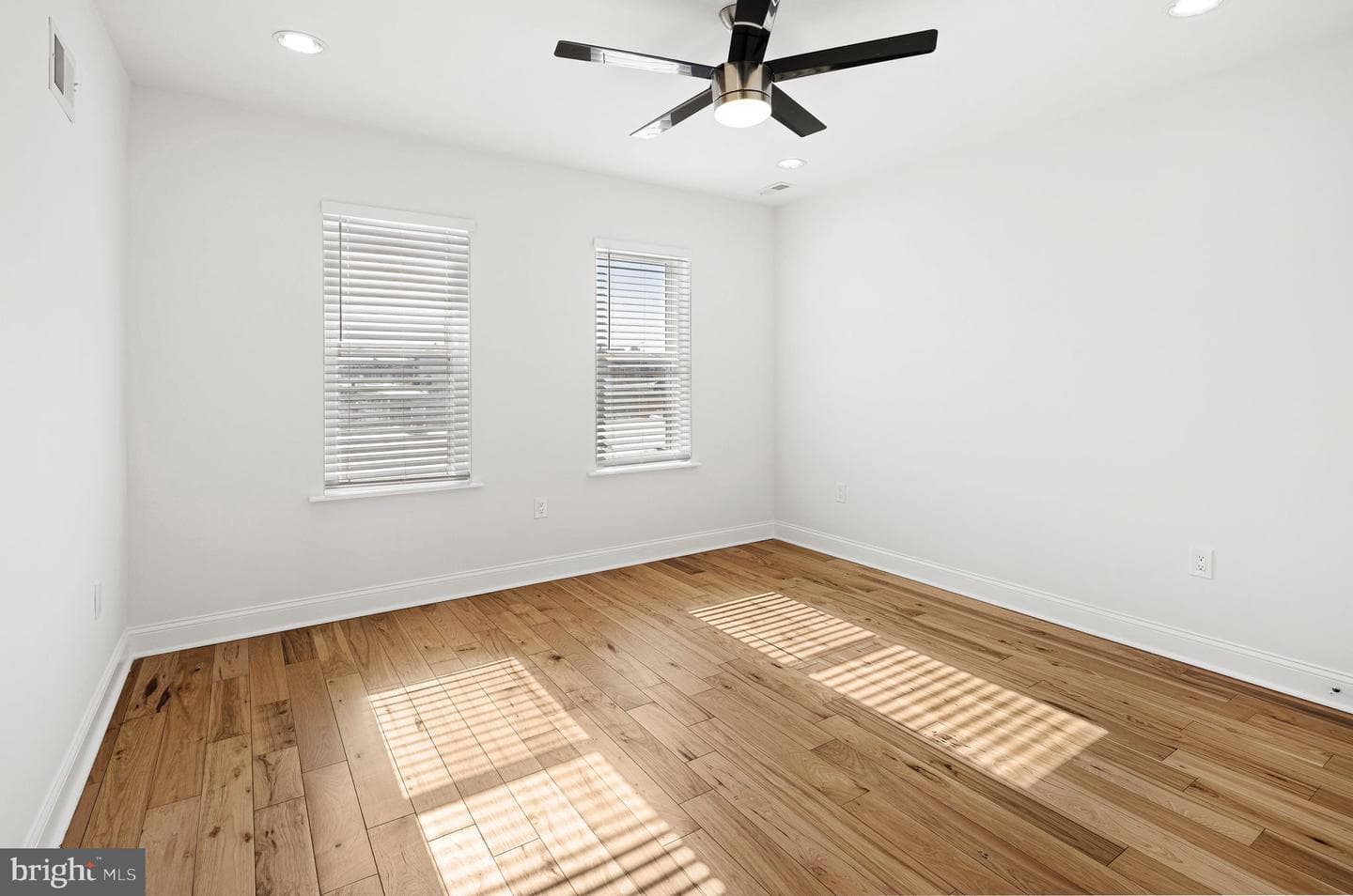 640 Emily Street photo 9