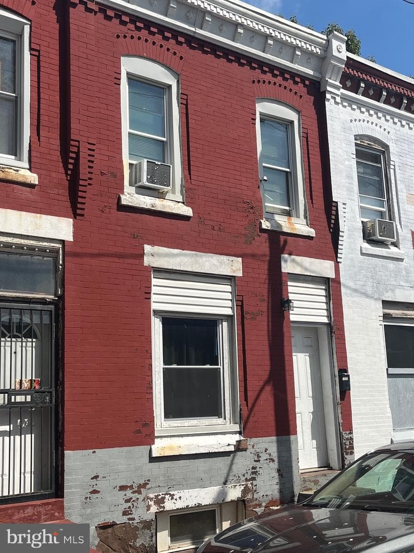 1539 W Tucker Street photo 4