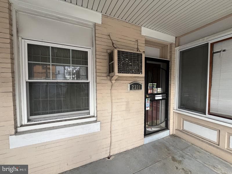 2331 W Somerset Street photo 6