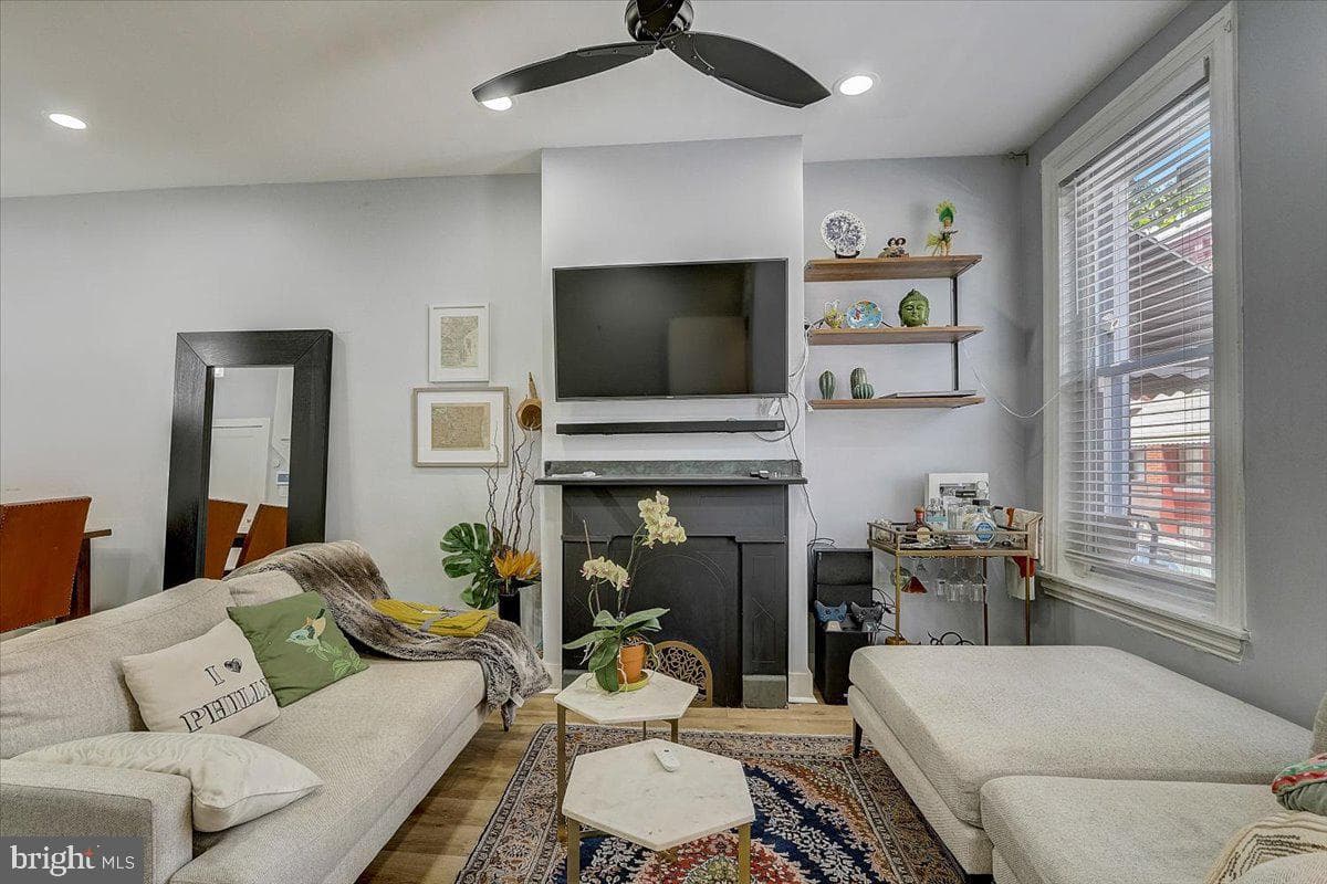 2223 N Gratz Street photo 4