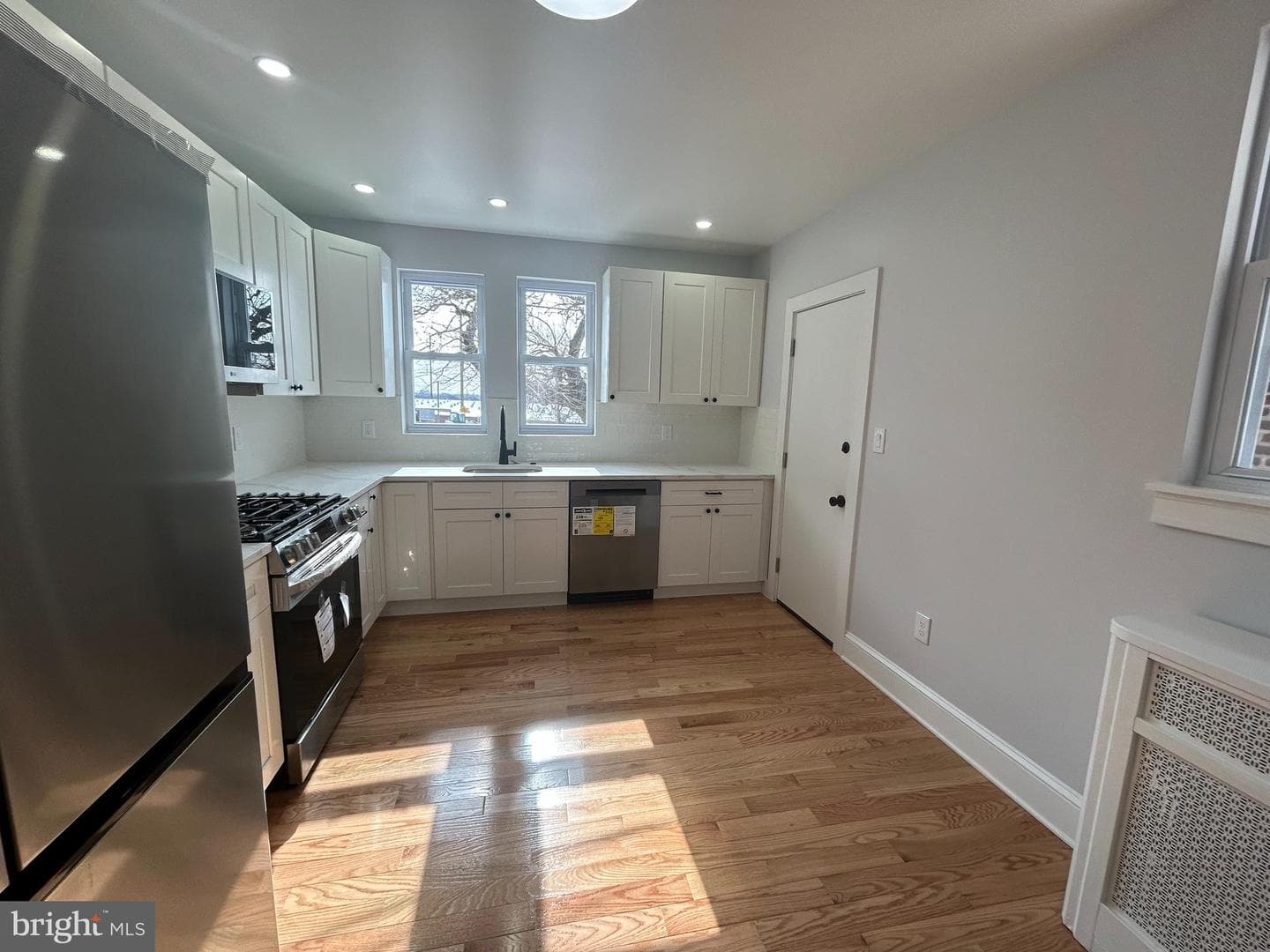 5652 W Berks Street photo 12