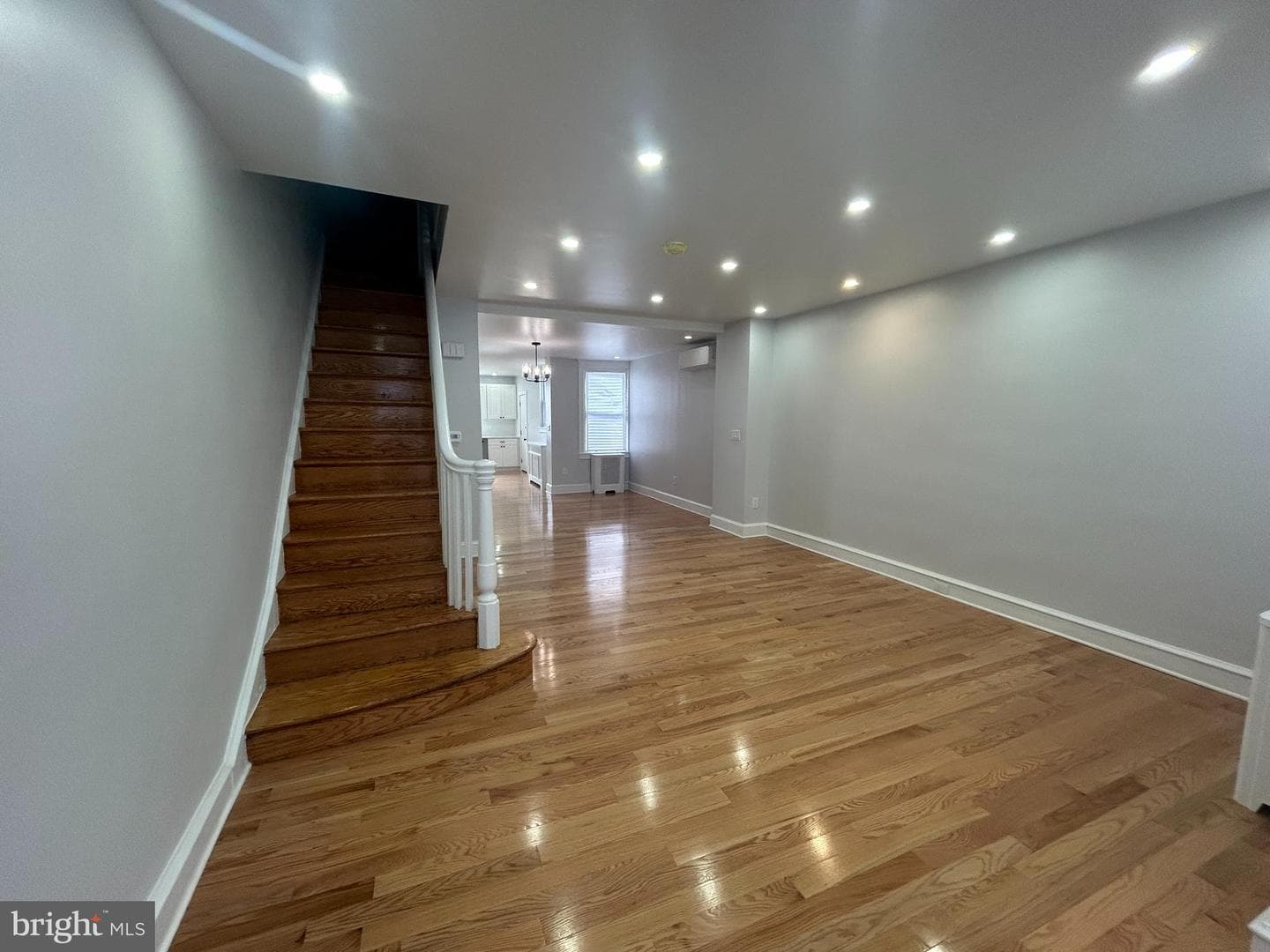 5652 W Berks Street photo 3