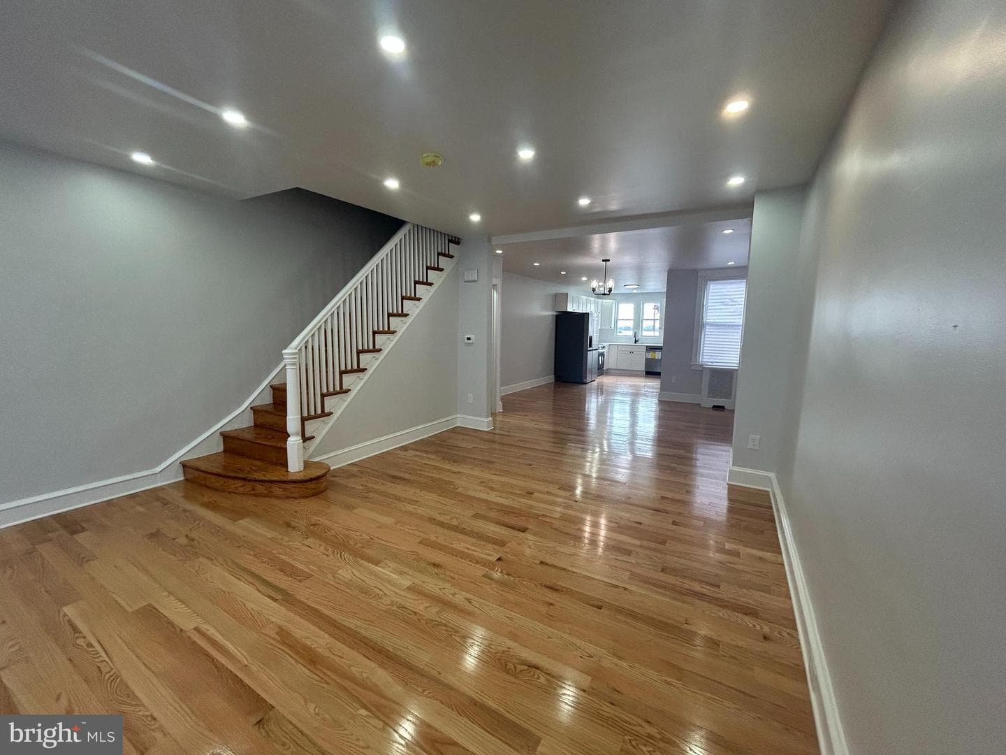 5652 W Berks Street photo 4