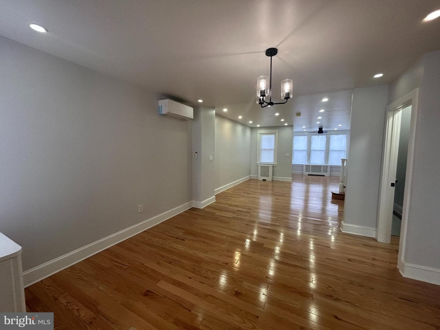 5652 W Berks Street photo 8