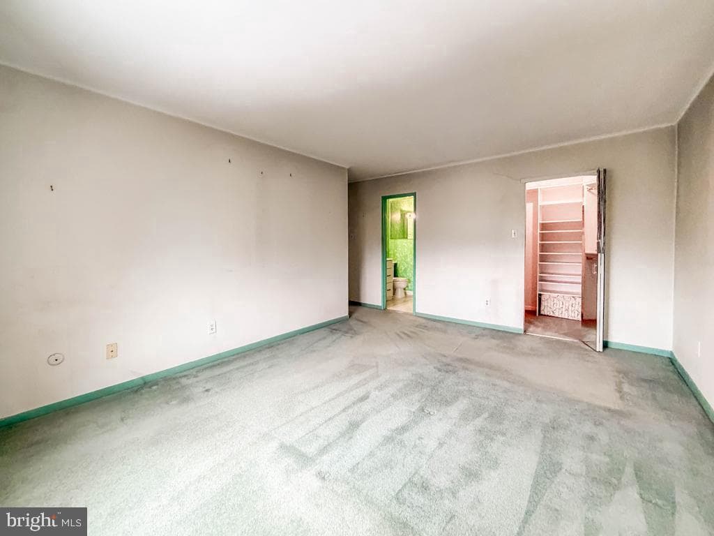 44303 Delaire Landing Road #303 photo 23