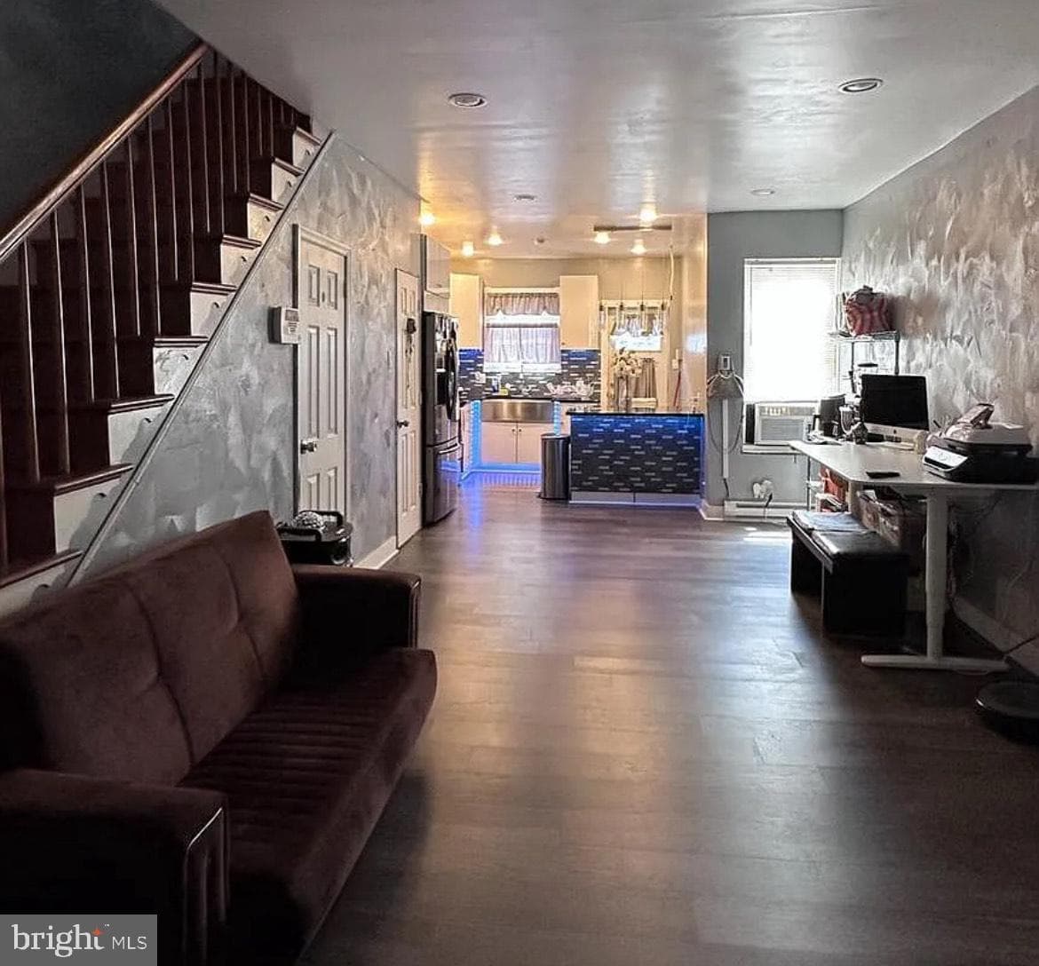 626 E Ontario Street photo 2