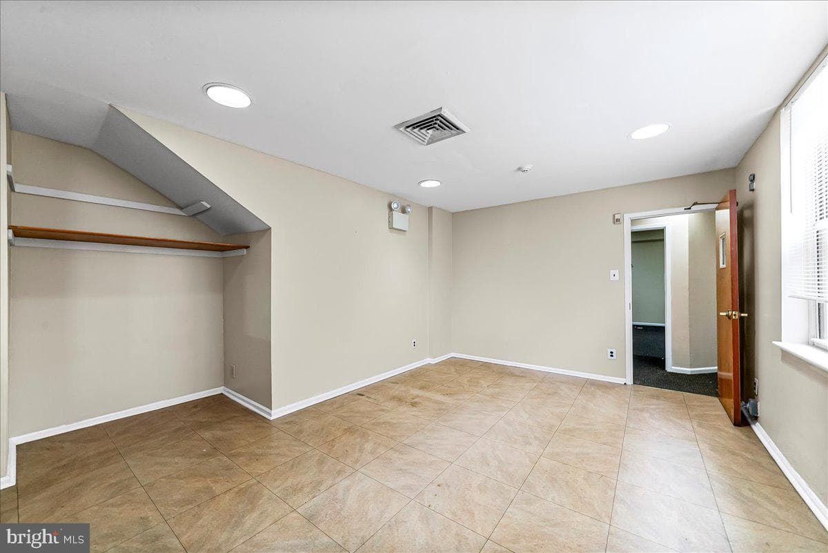 3361 Frankford Avenue photo 15