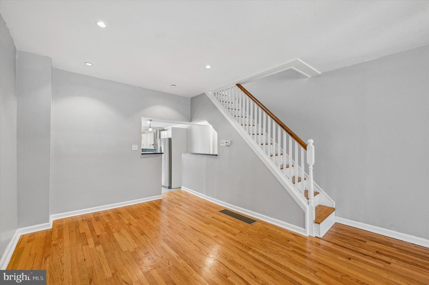 2042 E Huntingdon Street photo 10