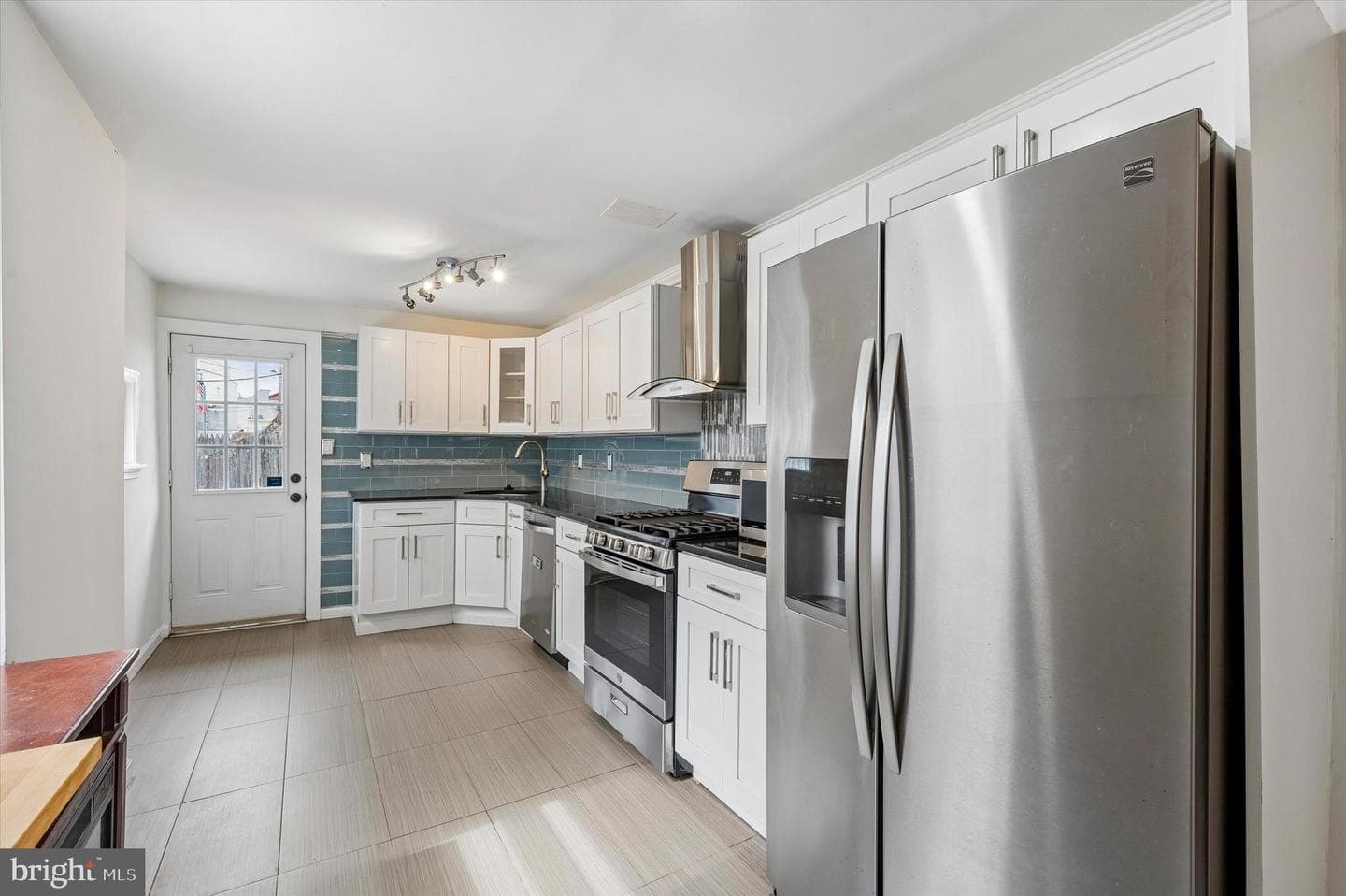 2042 E Huntingdon Street photo 14