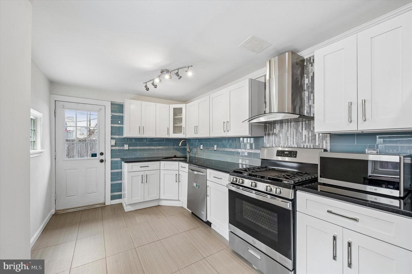 2042 E Huntingdon Street photo 15