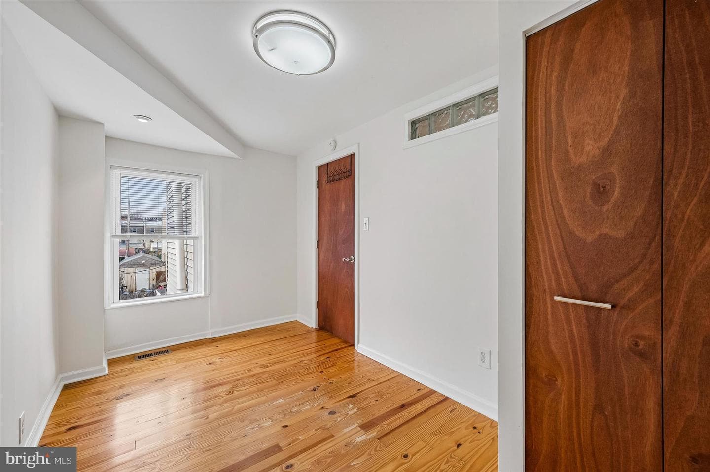 2042 E Huntingdon Street photo 20