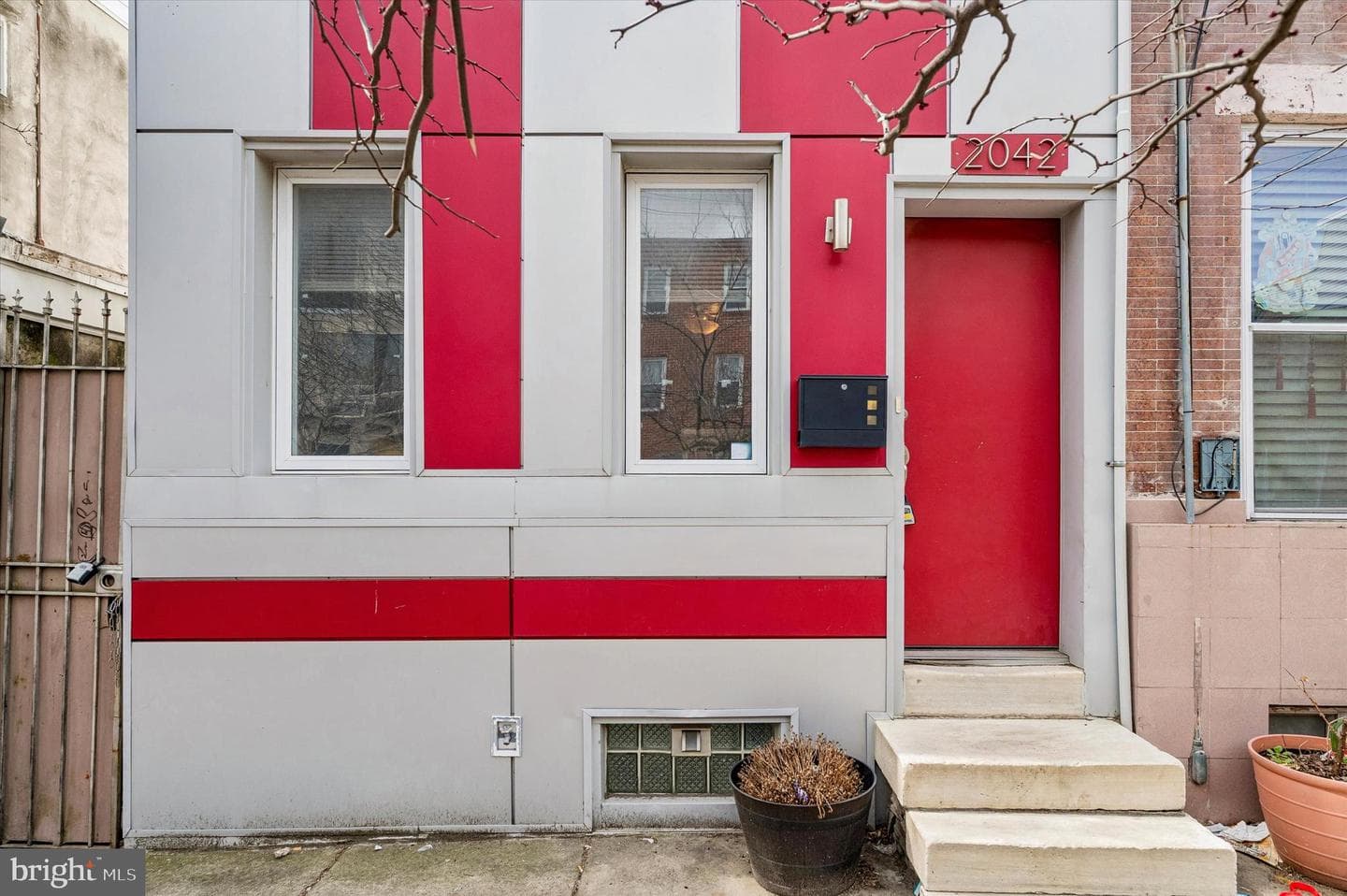 2042 E Huntingdon Street photo 3