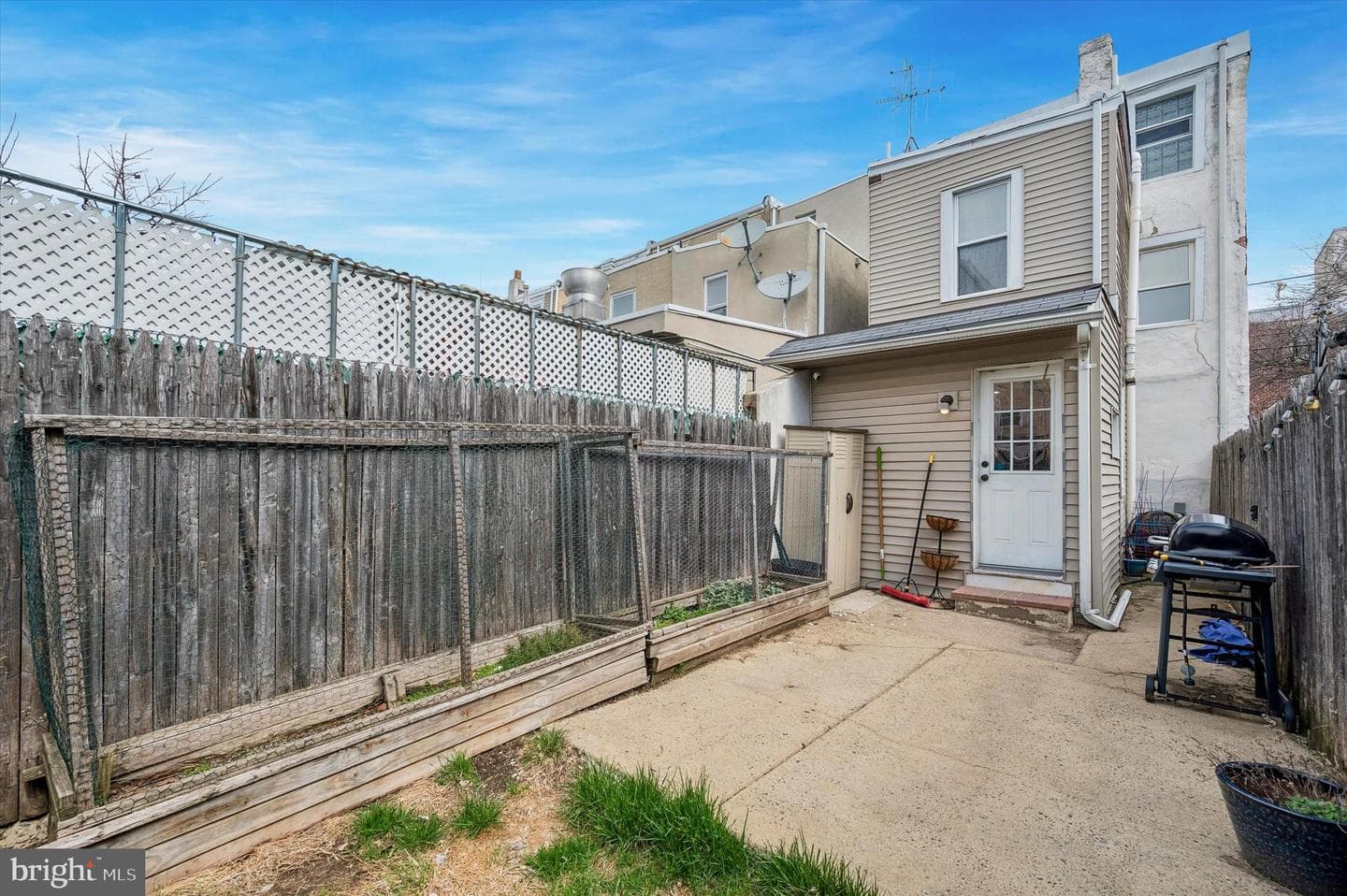 2042 E Huntingdon Street photo 34