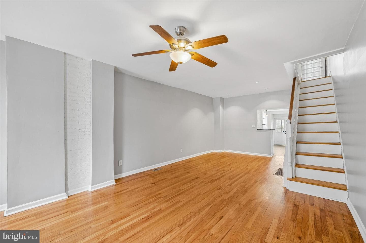2042 E Huntingdon Street photo 4