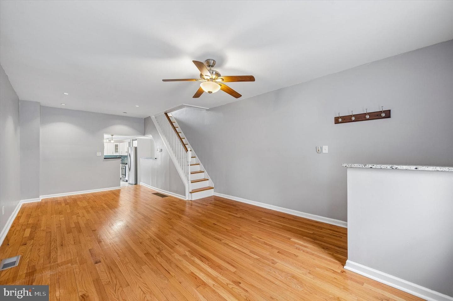 2042 E Huntingdon Street photo 5