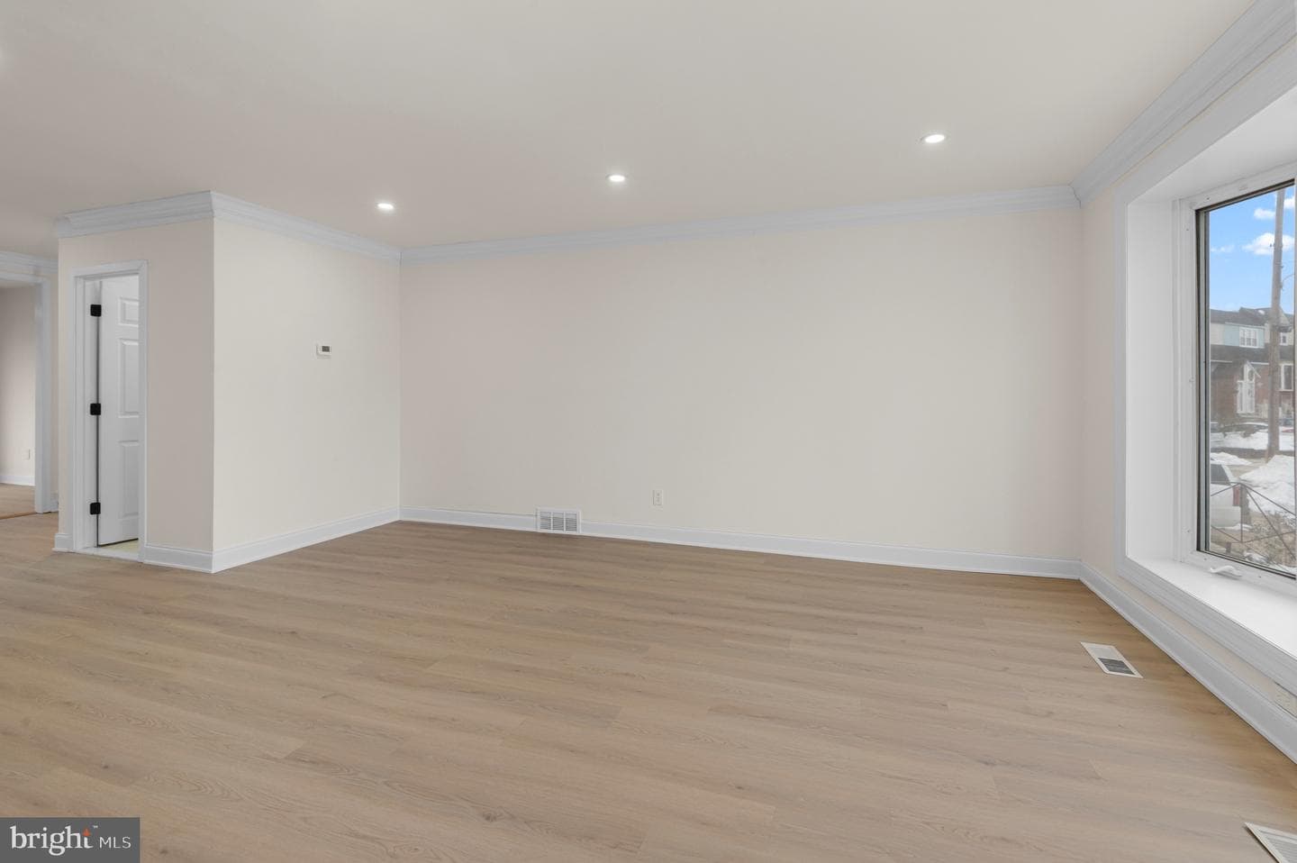 10867 Harrow Road photo 2