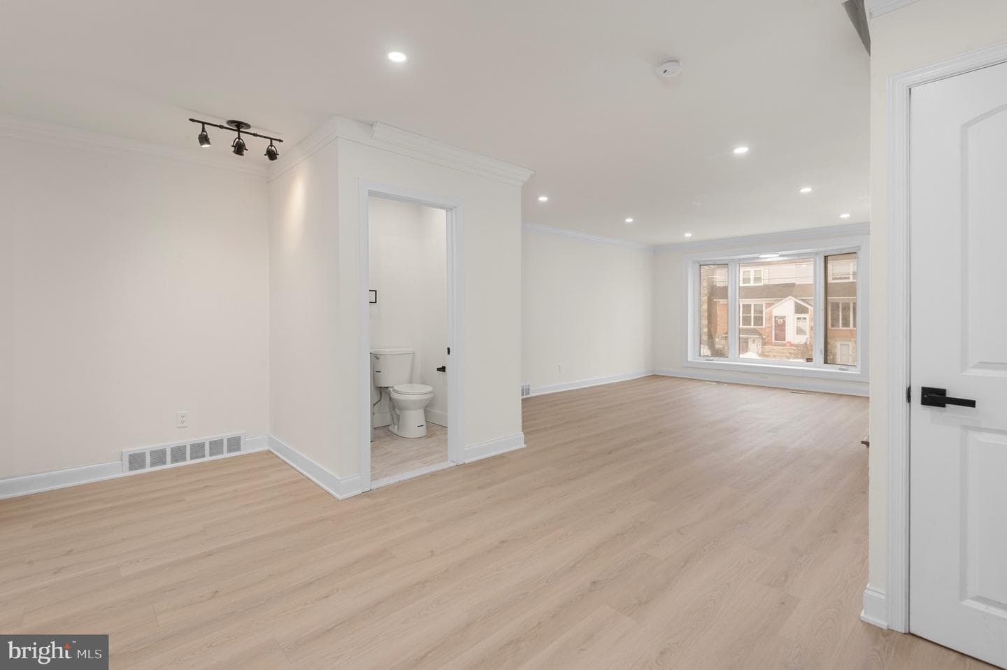 10867 Harrow Road photo 7