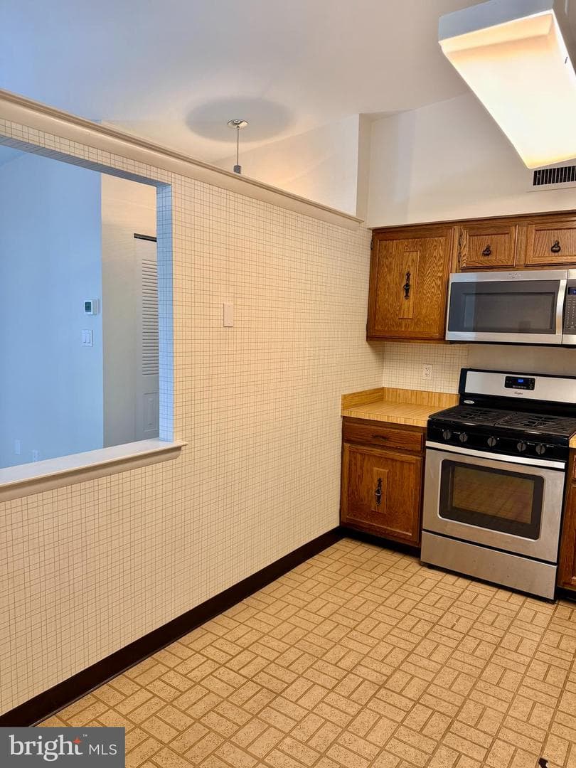 67203 Delaire Landing Road #203 photo 13