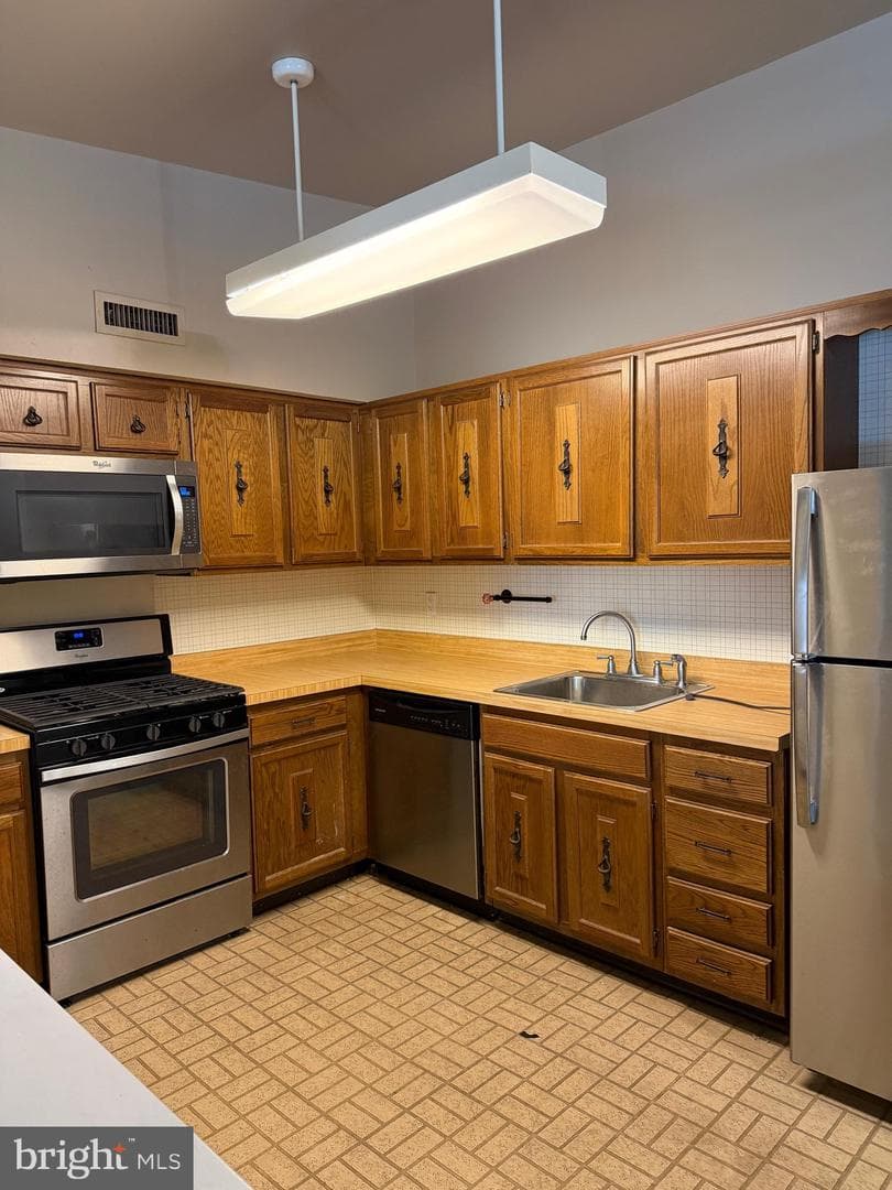 67203 Delaire Landing Road #203 photo 16