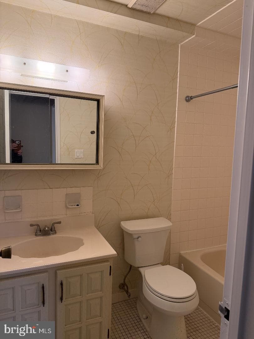 67203 Delaire Landing Road #203 photo 30