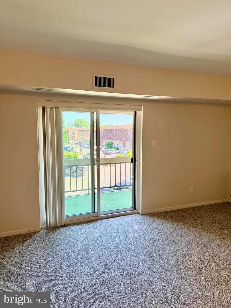 67203 Delaire Landing Road #203 photo 6