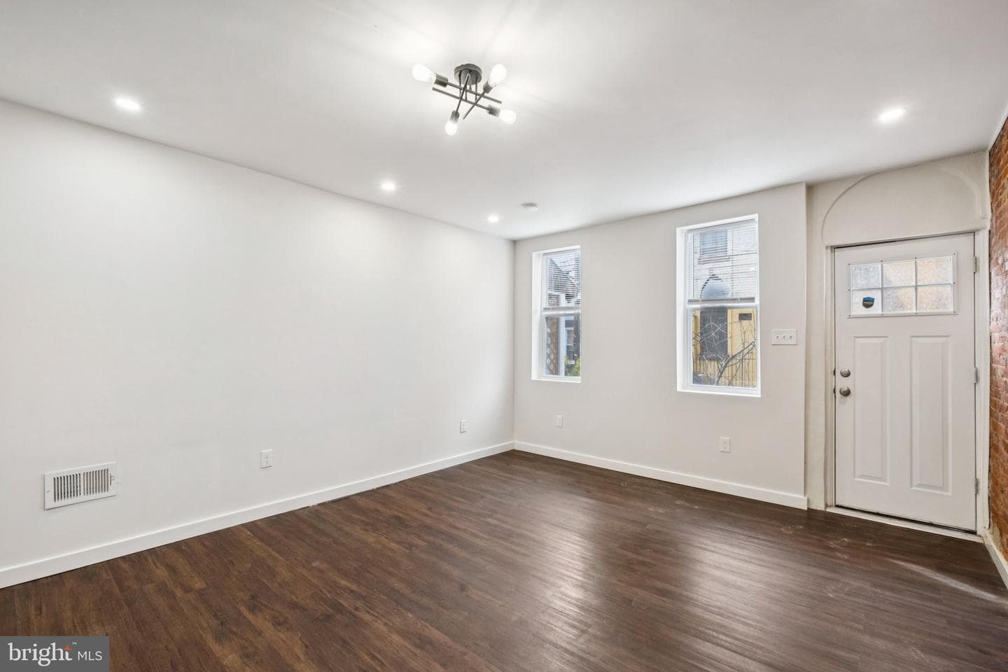 2319 N Hancock Street photo 7