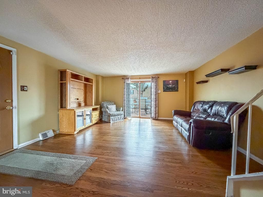 8923 Dewees Street photo 9