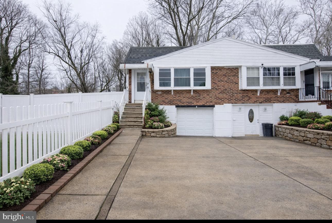 3248 Rhett Road photo 1