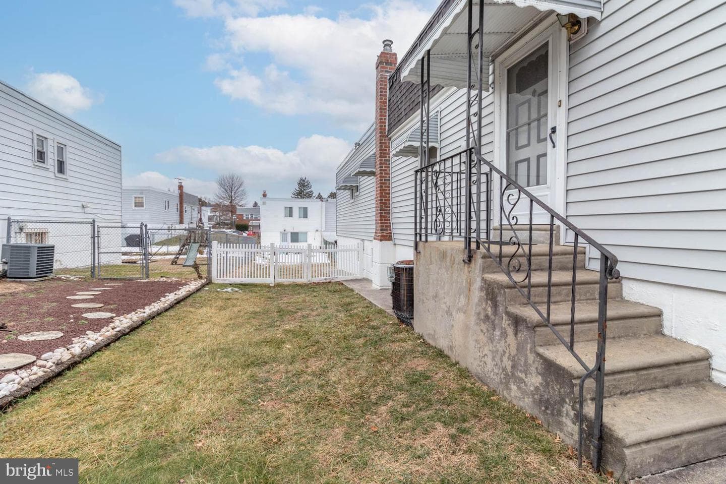 418 Densmore Road photo 5