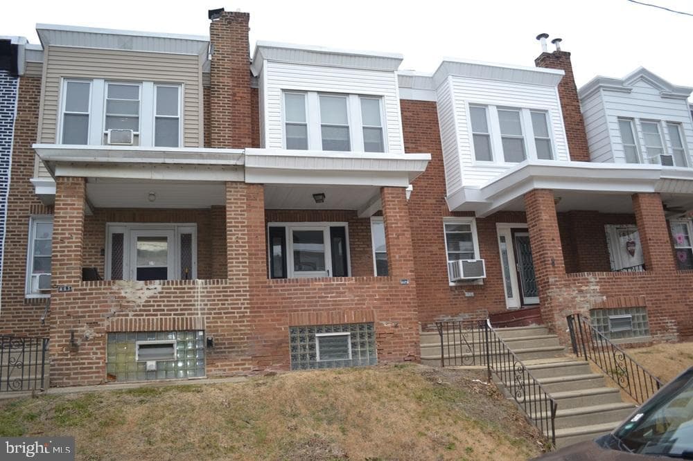887 Anchor Street photo 3