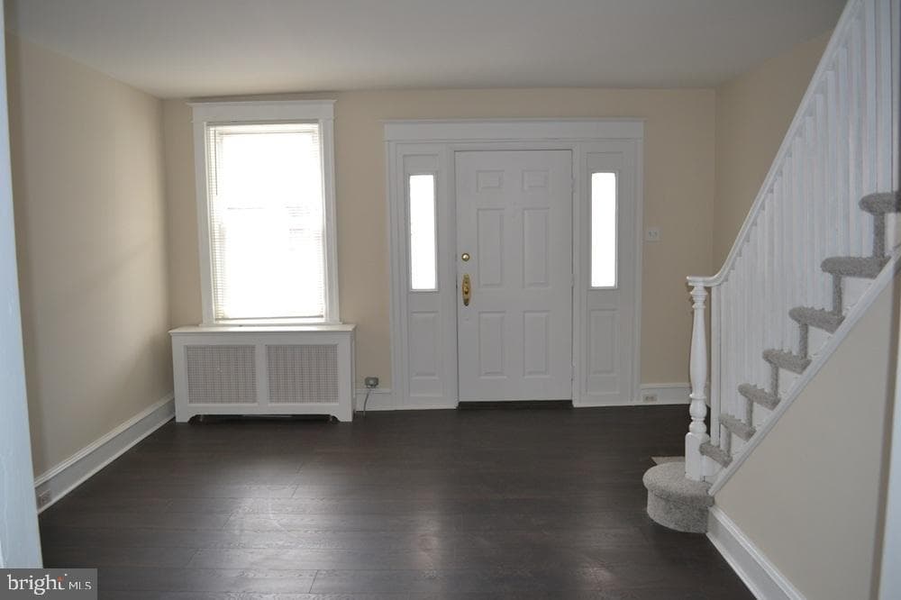 887 Anchor Street photo 4
