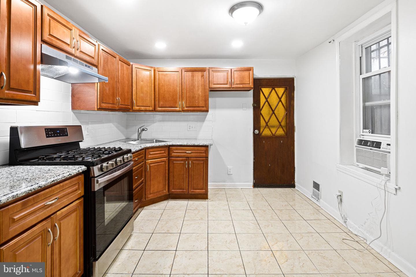 1216 S Bonsall Street photo 7