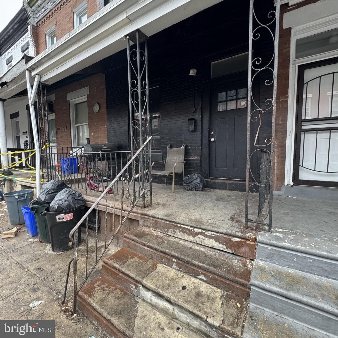 2149 W Grange Avenue photo 3