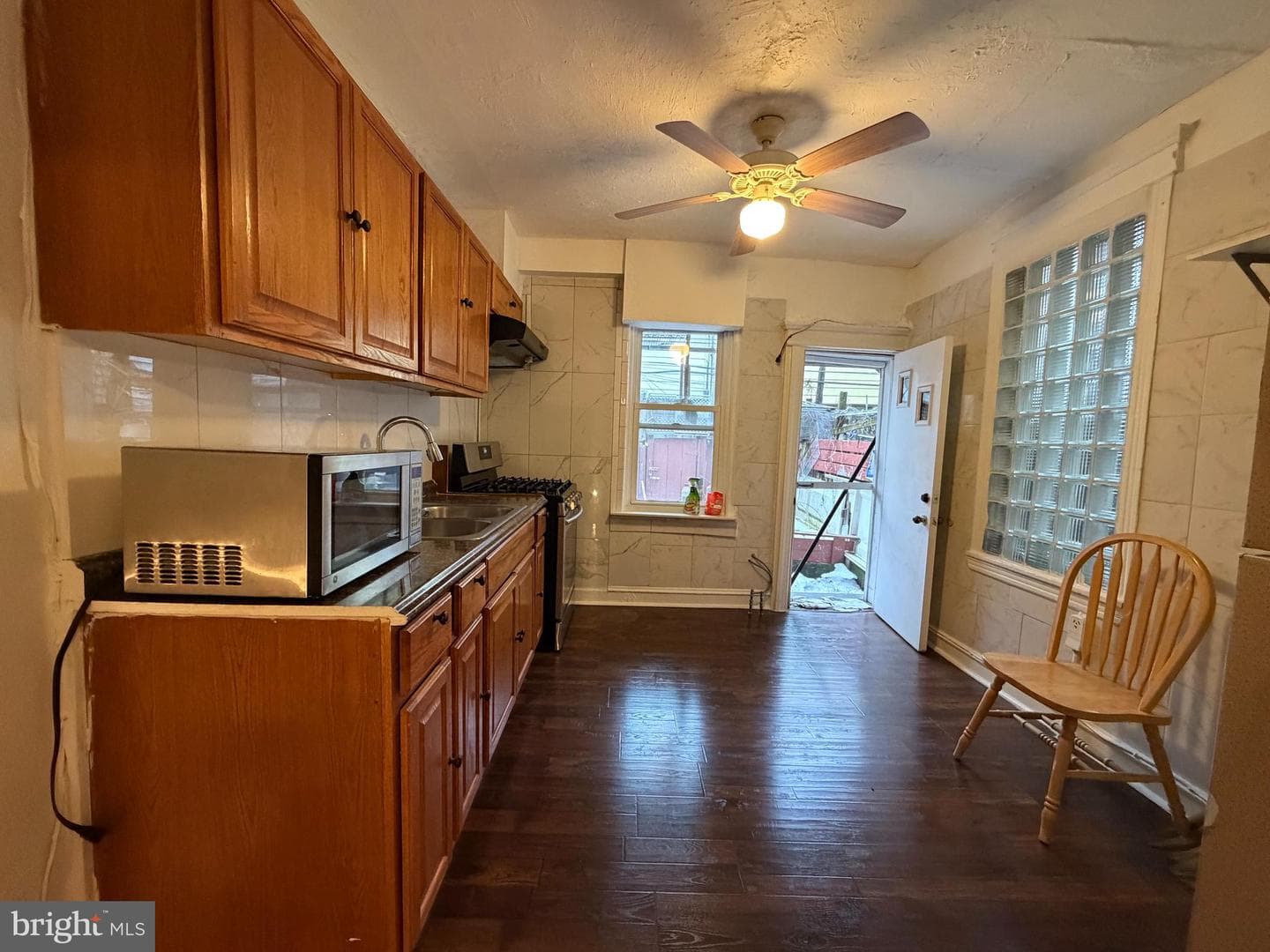 2419 S Fairhill Street photo 10