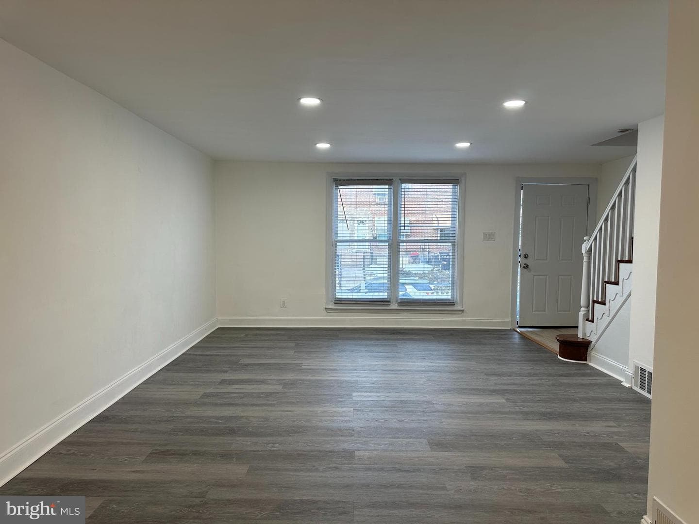 632 E Carver Street photo 3