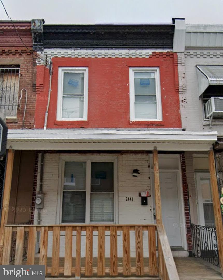 2441 W Oakdale Street photo 1