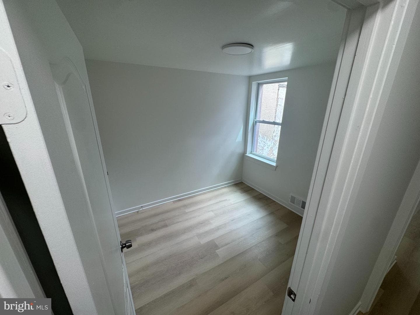 2425 N Sydenham Street photo 4