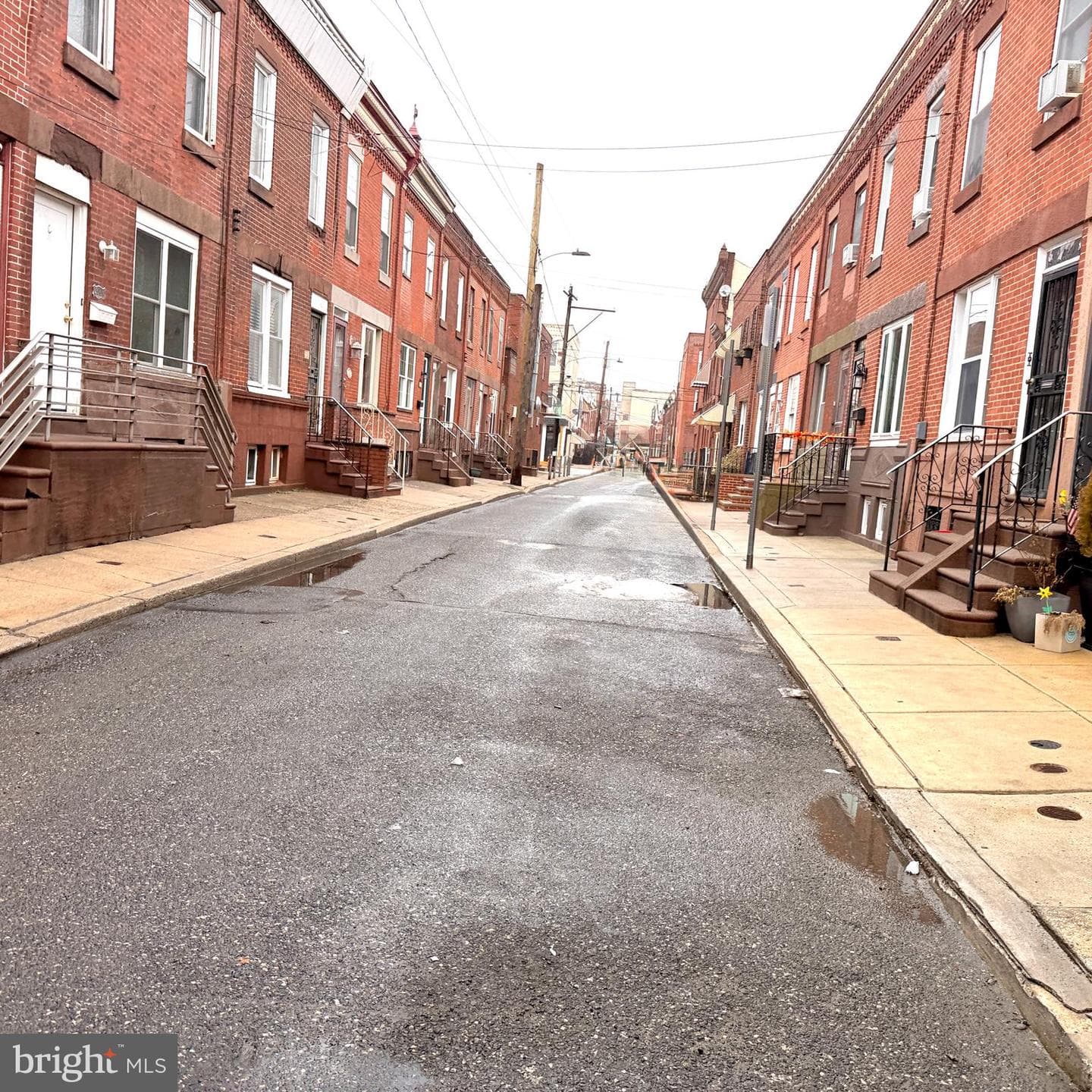 2230 S Rosewood Street photo 4
