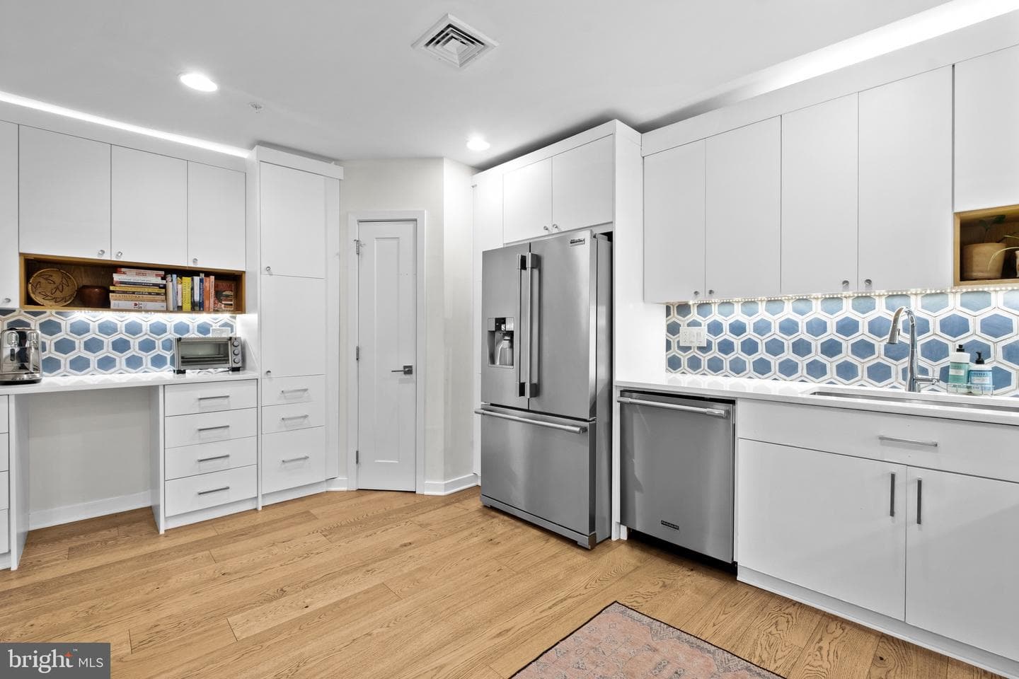 807 S 6th Street photo 8