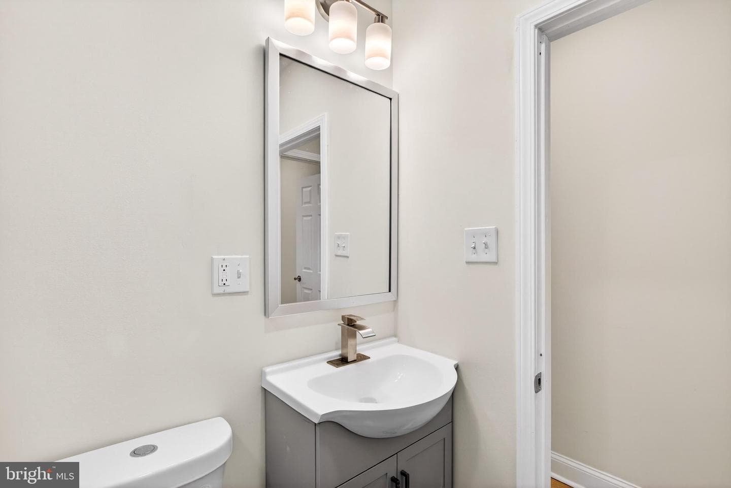 5965 Chester Avenue photo 17