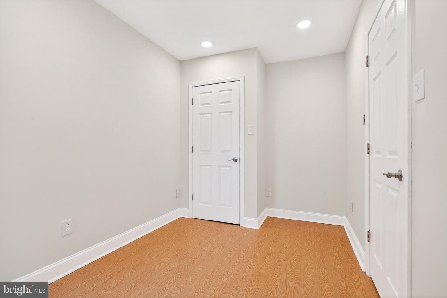 5965 Chester Avenue photo 30